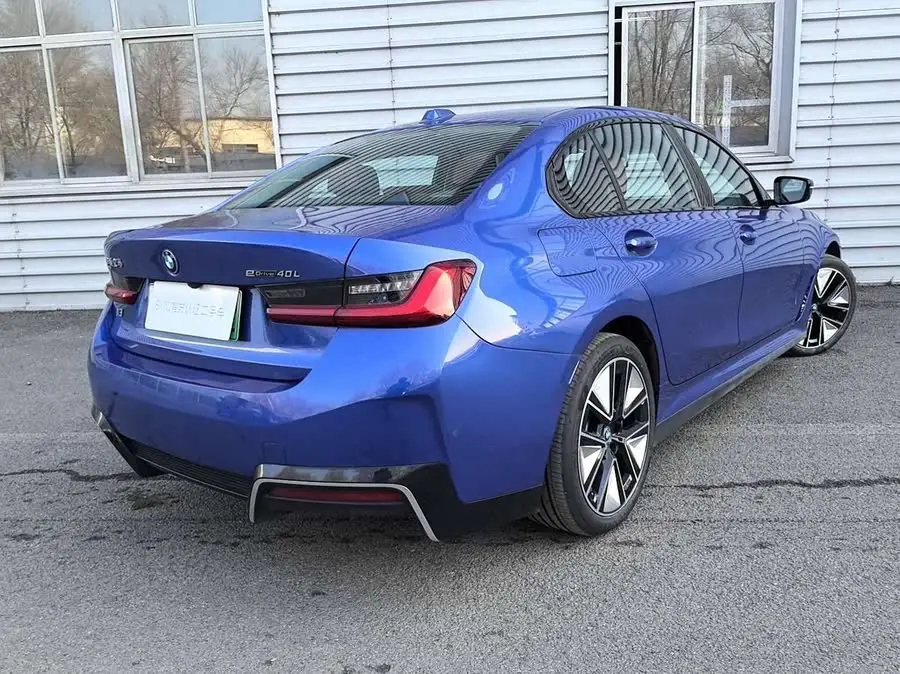 بي إم دبليو i3 2023 eDrive 40 L حزمة الرياضة الليلية