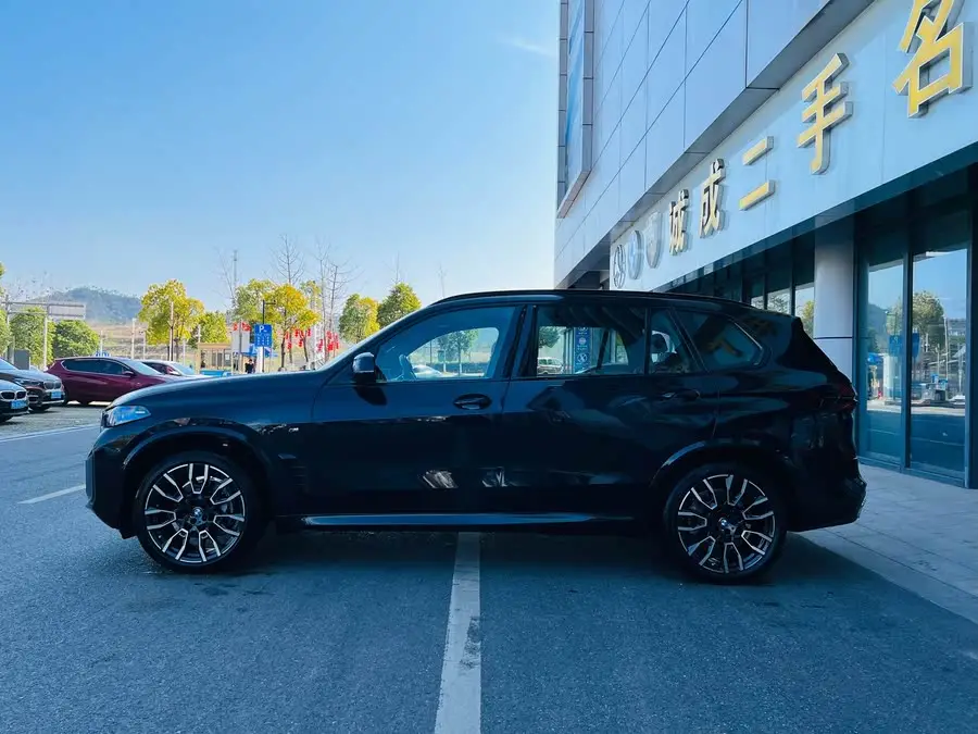 بي ام دبليو X5 2023 xDrive 40Li M حزمة رياضية