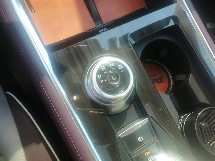 إكسبلورر 2023 إيكو بوست 285 إصدار تيتانيوم 4WD 7 مقاعد