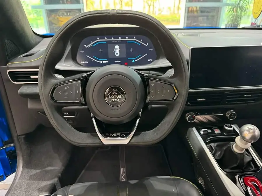 إيميرا 2022 3.5T V6 يدوي الإصدار الأول