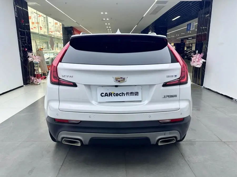كاديلاك XT4 2022 28T دفع ثنائي فئة متميزة