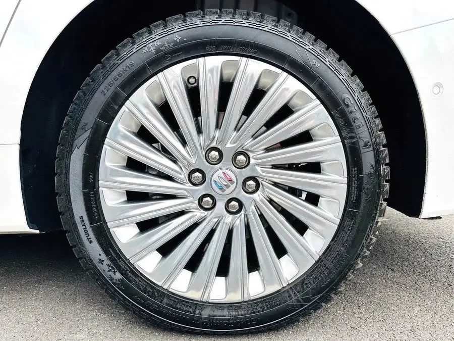 نسخة يونشي بستة مقاعد 2.0T لعام 2023