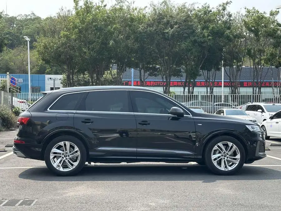 Audi Q7 2023 45 TFSI quattro S line Sport