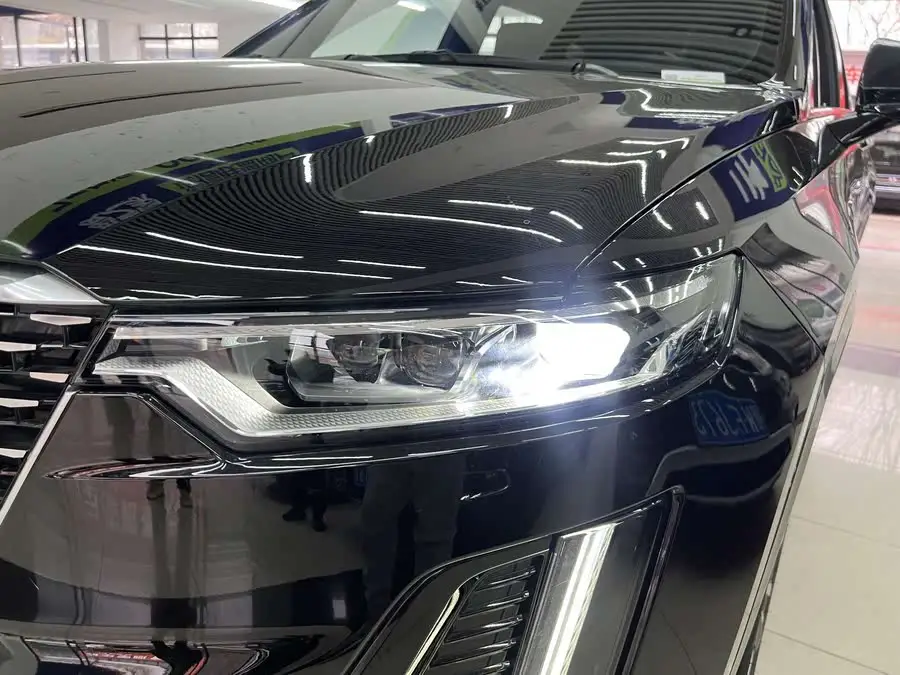 كاديلاك XT6 2021 28T فئة الرفاهية ذات الستة مقاعد