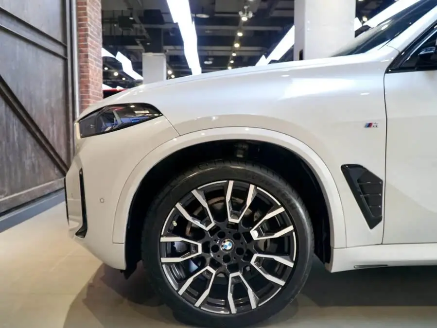 BMW X5 2023 xDrive 40Li M Sport Night Package