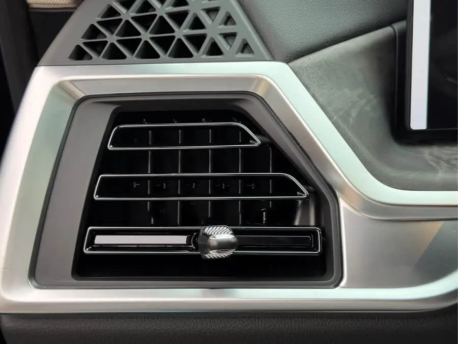 BMW X5 2023 xDrive 30Li M Sport Blackout Package