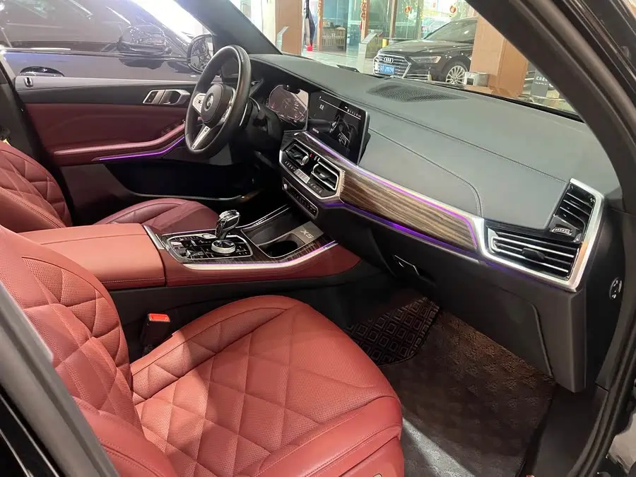 بي إم دبليو X5 2022 نسخة محدثة xDrive 40Li حزمة رياضية M