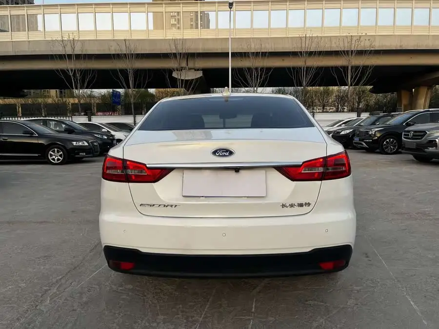 فورد فوكس 2019 موديل مُعدل 1.5 لتر أوتوماتيكي نسخة استمتاع معيار وطني V