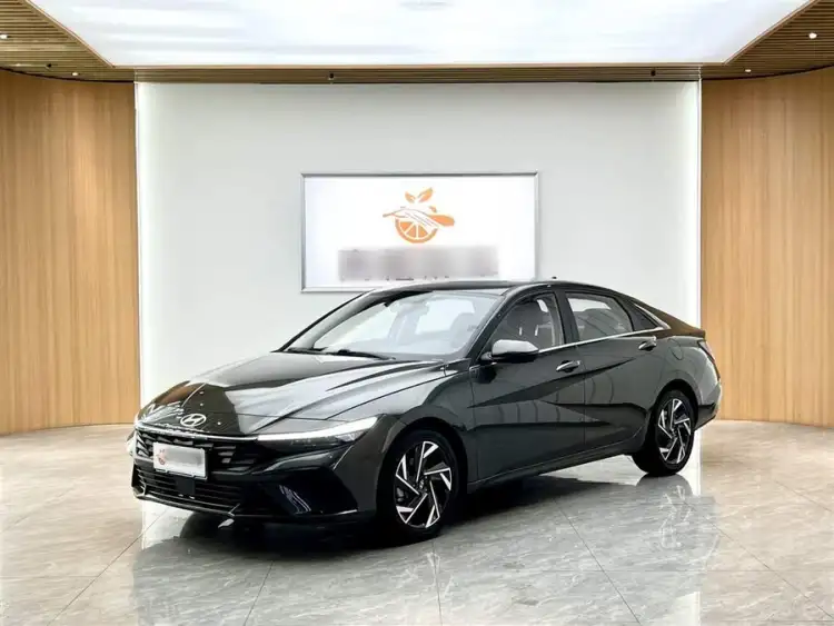 Elantra 2023 1.5L CVT LUX Premium Edition