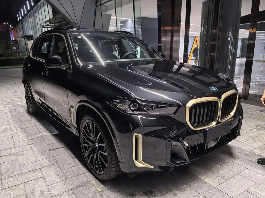 بي إم دبليو X5 2024 xDrive 40Li النسخة المحدودة من اللهب الأسود