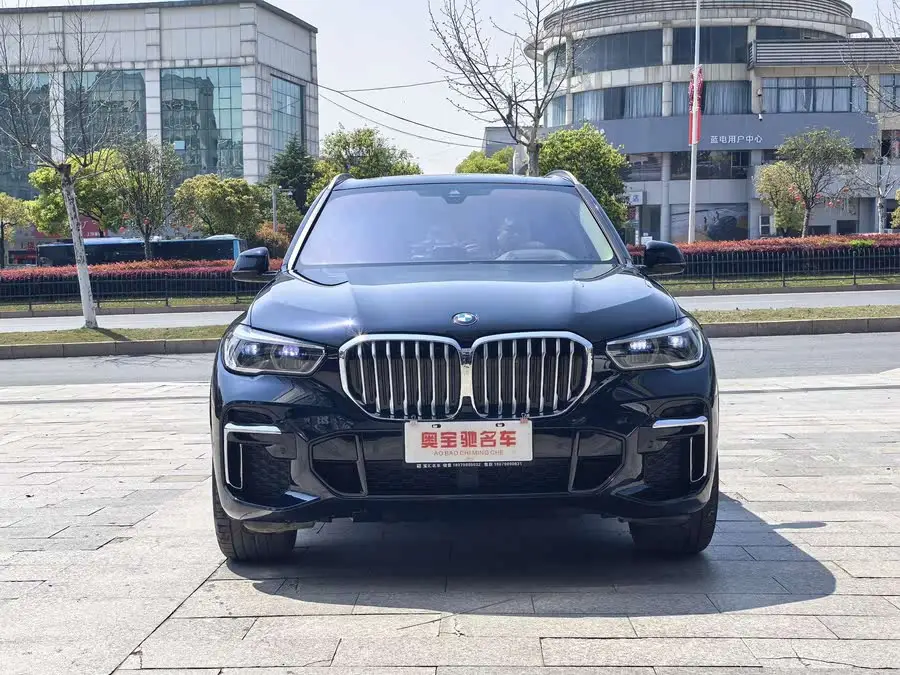 بي إم دبليو X5 2022 xDrive 30Li حزمة رياضية M