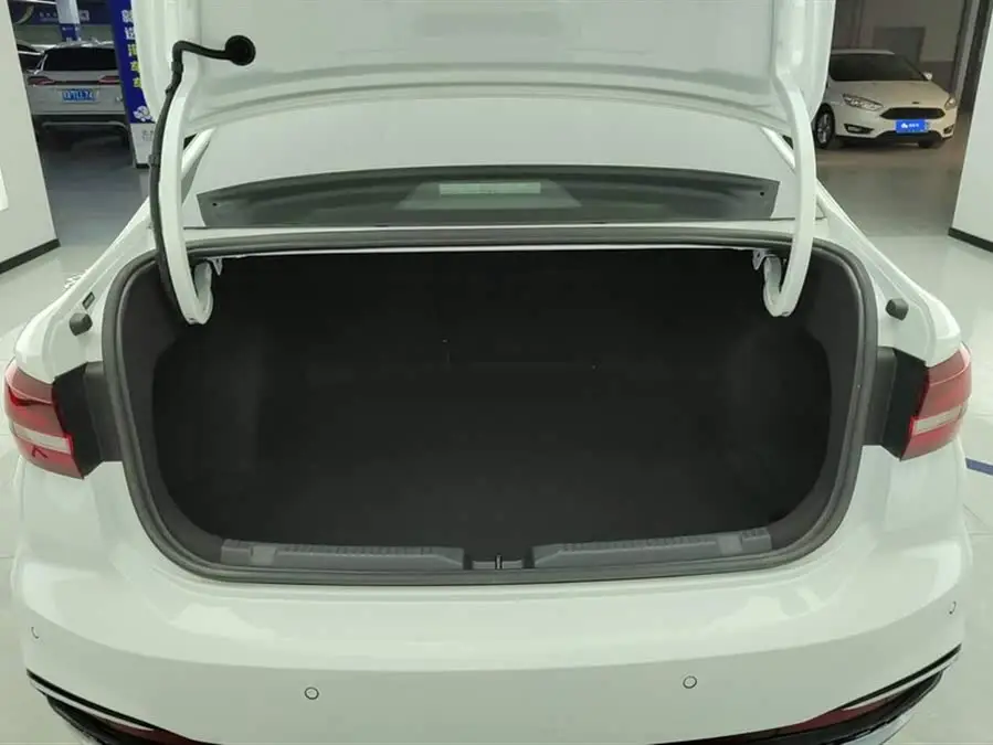 لافيدا 2023 300TSI DSG نسخة السماء الكاملة