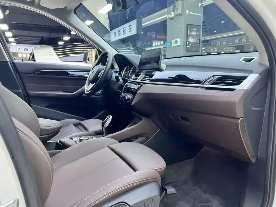 بي إم دبليو X1 2021 sDrive20Li نسخة الموضة