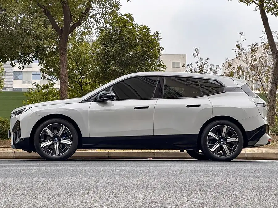 BMW iX 2023 xDrive40