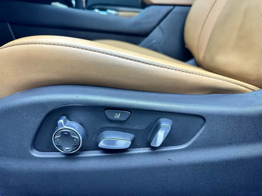 كاديلاك XT4 2022 28T دفع ثنائي فئة متميزة