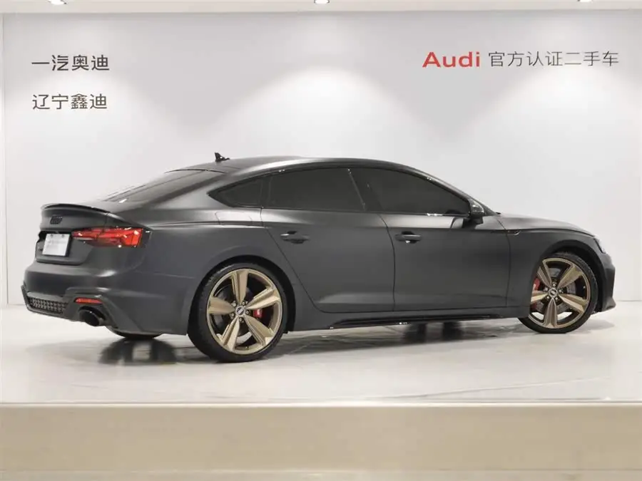 أودي RS 5 طراز 2023 RS 5 2.9T سبورت باك إصدار الذهبي الداكن