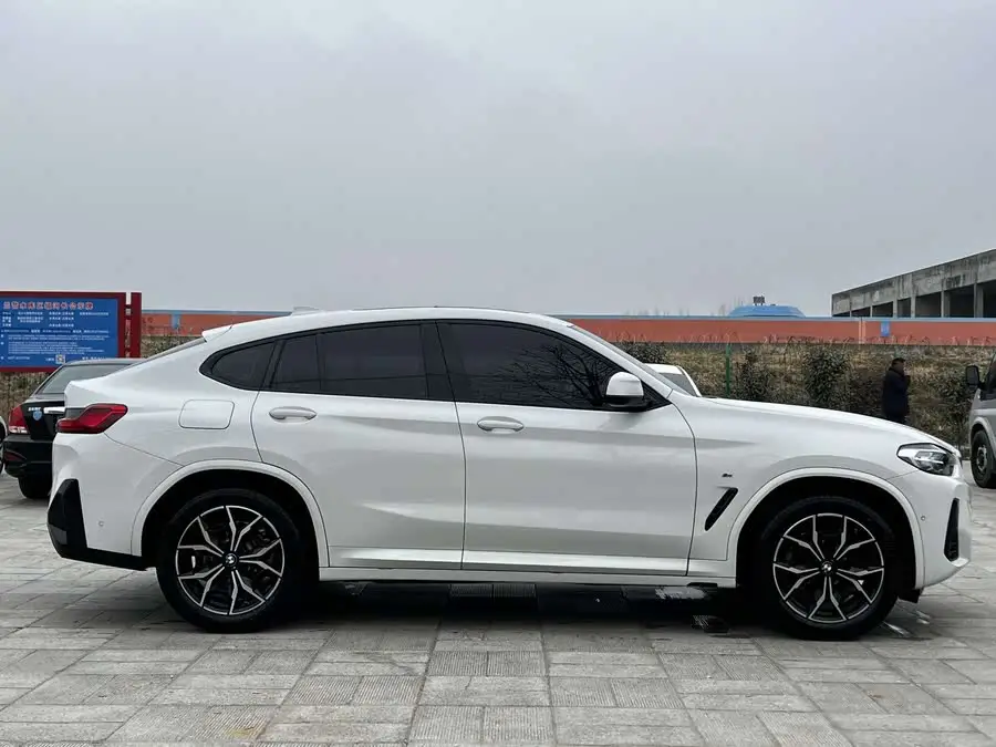 بي إم دبليو X4 2022 xDrive 25i حزمة م الرياضية