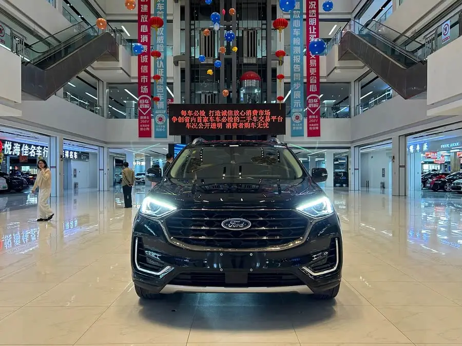 2021 Ford Edge PLUS EcoBoost 245 Two-Wheel Drive Luxury Version 7-Seater