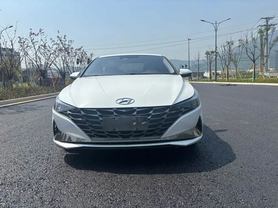 2022 Hyundai Elantra 1.5L CVT LUX
