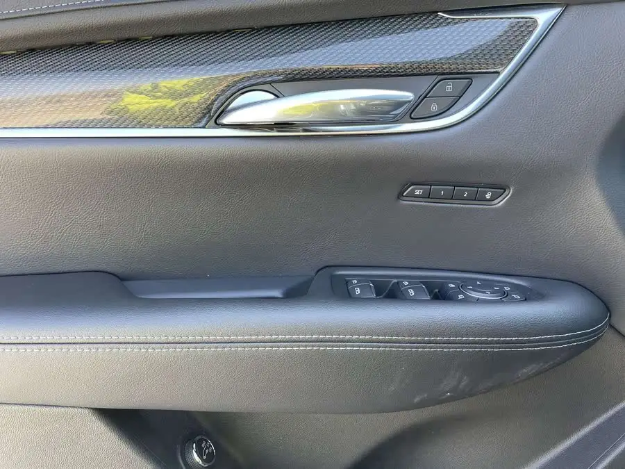 كاديلاك XT5 2021 2.0T دفع رباعي فئة بريميوم