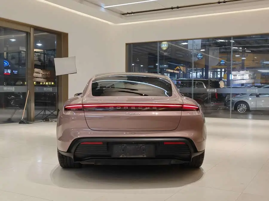 تايكان 2022 طراز مُعدل