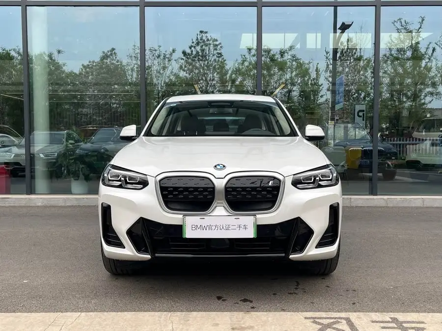 BMW iX3 2023 Leading Edition