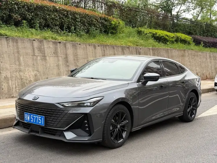 Changan UNI-V 2023 1.5T Premium