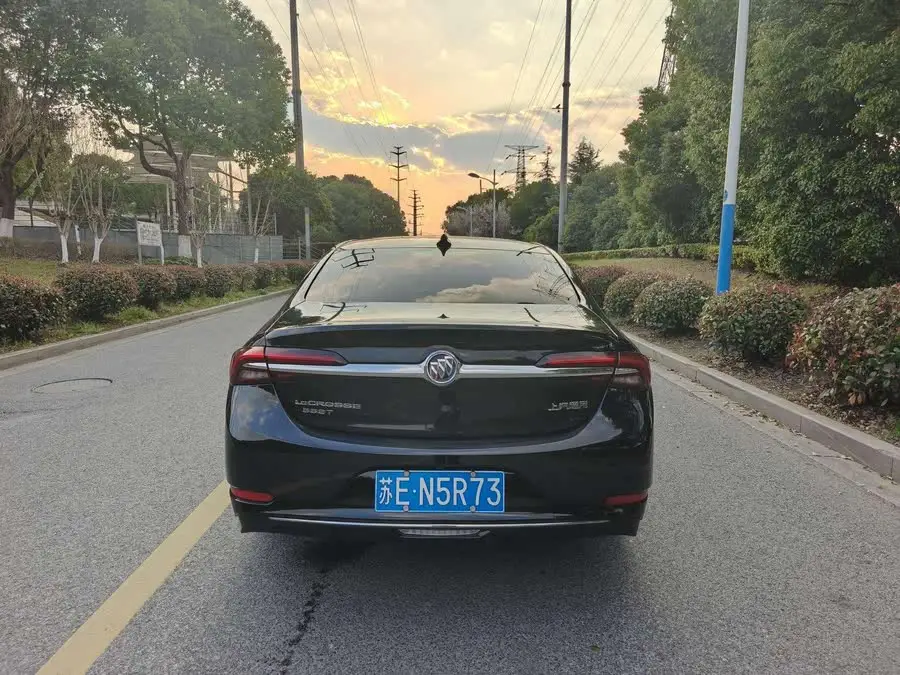 باك لاقروس 2021 552T فاخر