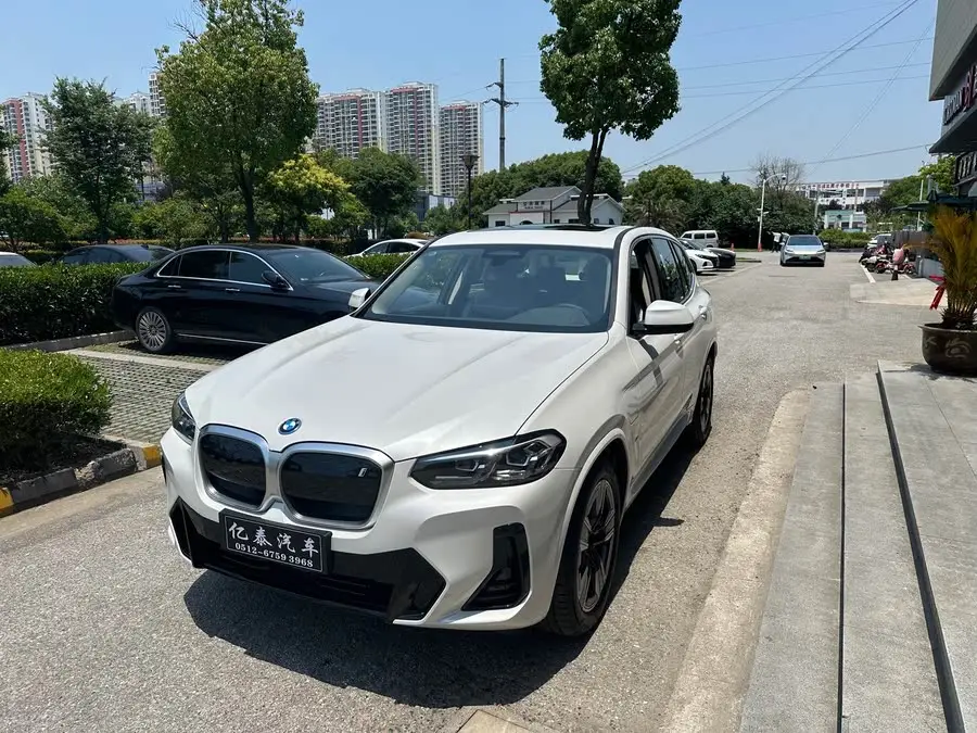 BMW iX3 2024 Leading Model