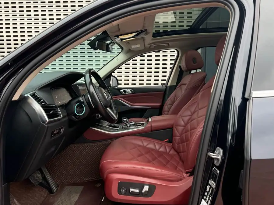 بي إم دبليو X5 طراز 2022 تحديث xDrive 30Li حزمة رياضية M