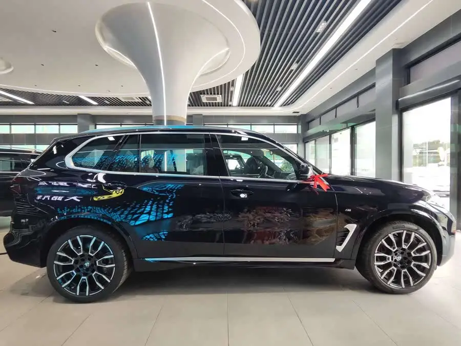 بي إم دبليو X5 2023 xDrive 40Li حزمة M الرياضية