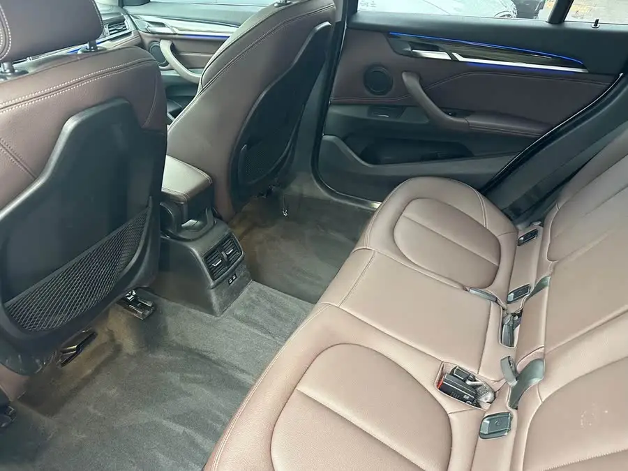 بي إم دبليو X1 2020 xDrive25Li الباقة المميزة