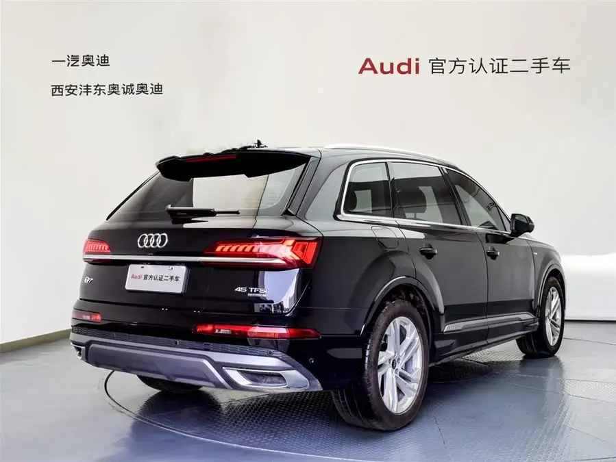 Audi Q7 2023 45 TFSI quattro S line Sport