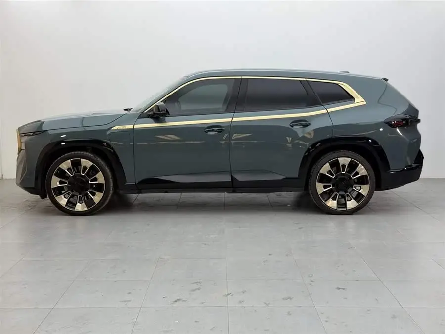 بي إم دبليو XM 2023 الطراز الأساسي