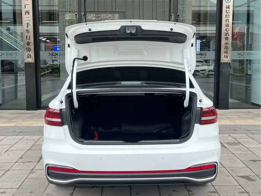 لافيدا 2024 1.5 لتر أوتوماتيكي إصدار خمسة ملايين