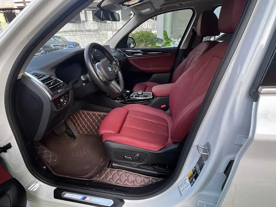 بي إم دبليو iX3 2024 الطراز الرائد