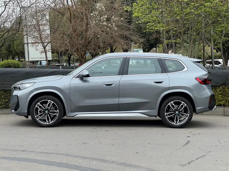 بي إم دبليو X1 2023 sDrive25Li طقم رياضي M