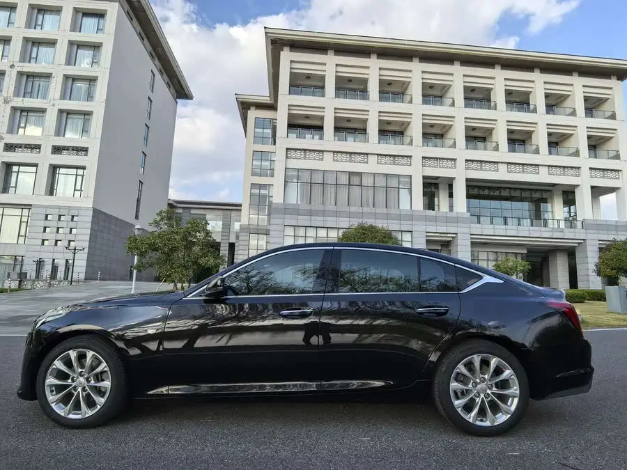 كاديلاك CT5 2023 28T الفاخرة (النسخة القياسية)