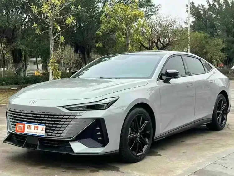 Changan UNI-V 2022 1.5T Intelligent Navigation Version