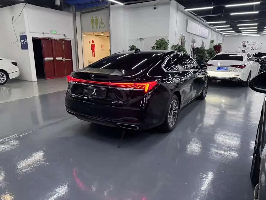 بيوك لاغروس 2023 28T إصدار بريميوم