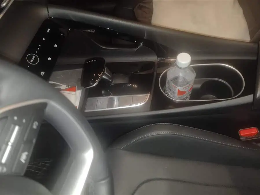 إلانترا 2022 1.5 لتر CVT LUX النسخة المتميزة