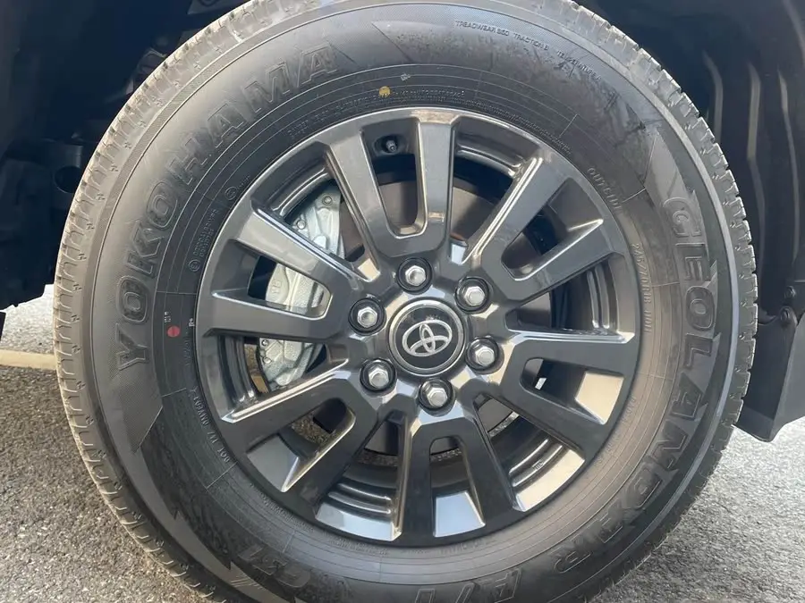 برادو 2024 2.4T إصدار BX للتضاريس 5 مقاعد