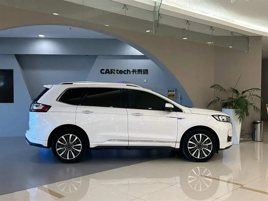 2021 Ford Edge PLUS EcoBoost 245 FWD Luxury 7-seater
