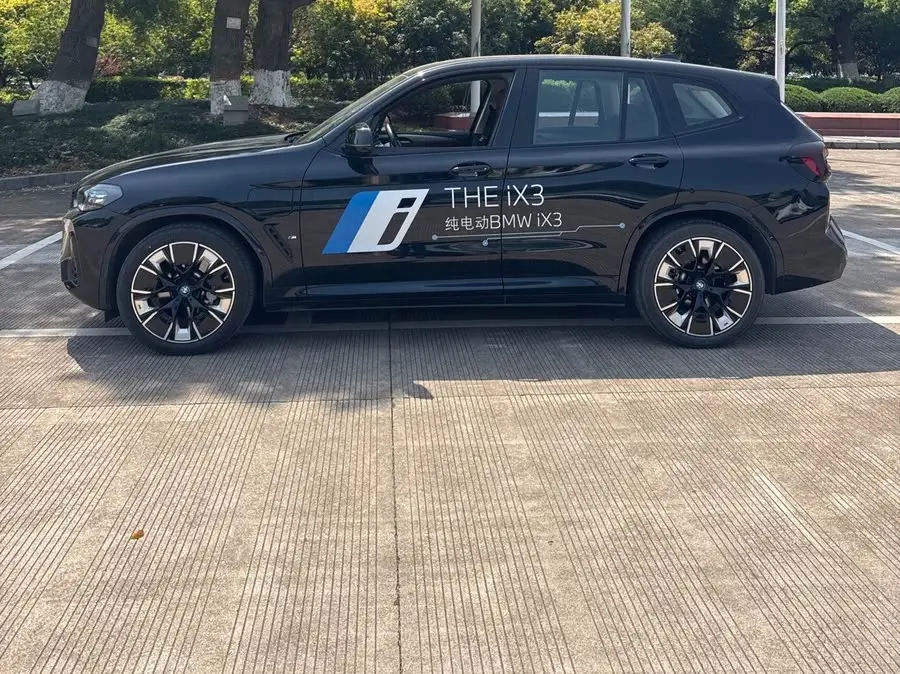 BMW iX3 2024 Leading Model