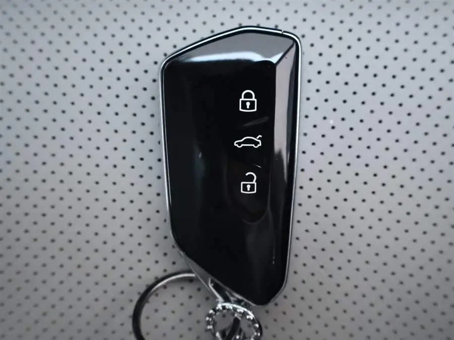 2021 فولكس فاجن توارغ X 530 V6 4Motion إصدار منتصف الليل