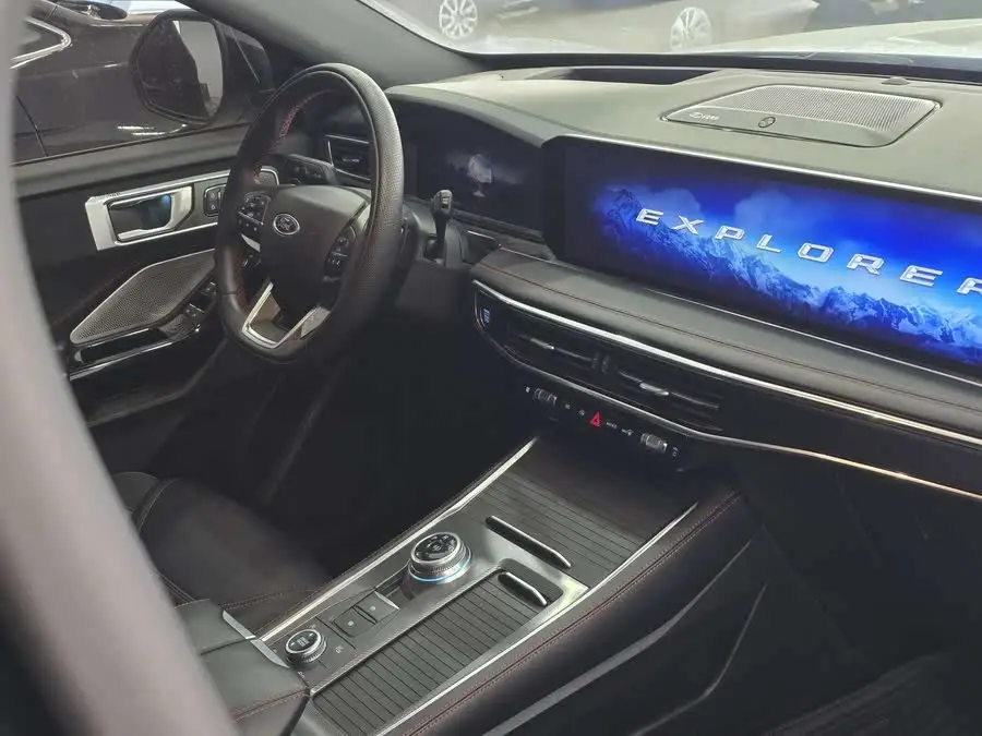 استكشاف 2023 إيكو بوست 285 دفع رباعي ST-LINE 6 مقاعد