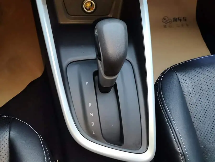 2020 شيفروليه كافاليير 325T أوتوماتيك إكسينيويد