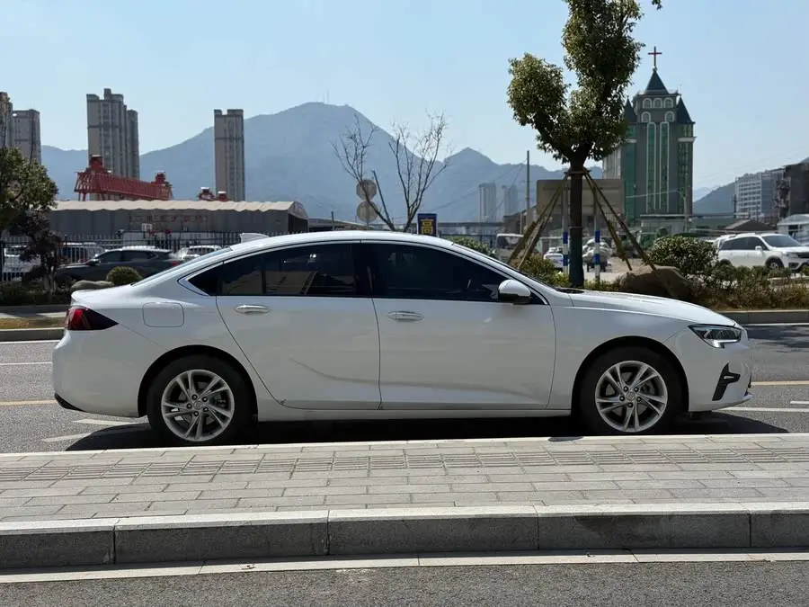 بيوك ريجال 2021 552T النخبة