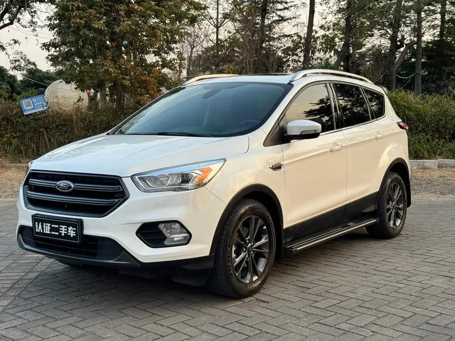 2019 Ford Escape EcoBoost 180 FWD Platinum Edition National V