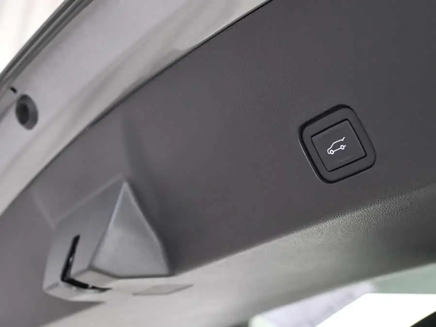 كاديلاك XT6 2022 2.0T ستة مقاعد دفع رباعي بلاتينيوم